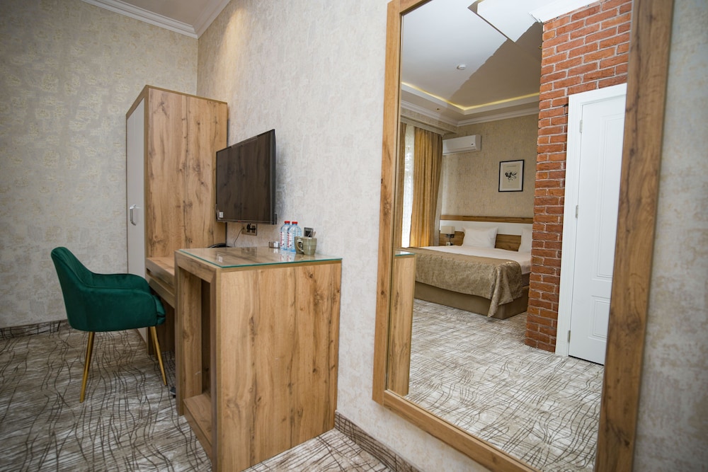 Lakeside Hotel & Spa 4/33