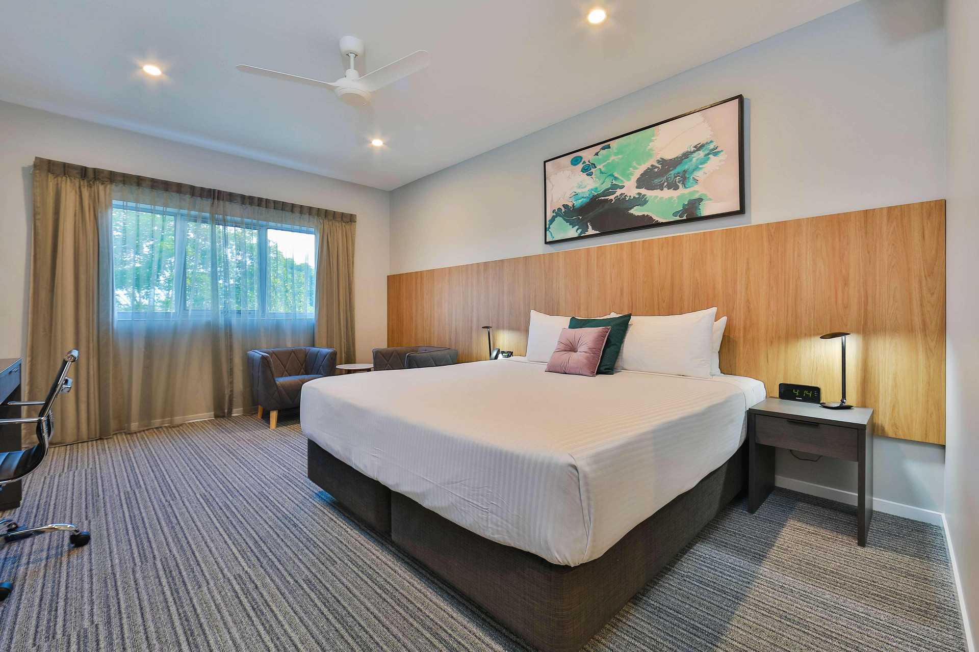 1 Bedroom, Apartment, King Bed, Laundry, Balcony, Accessible