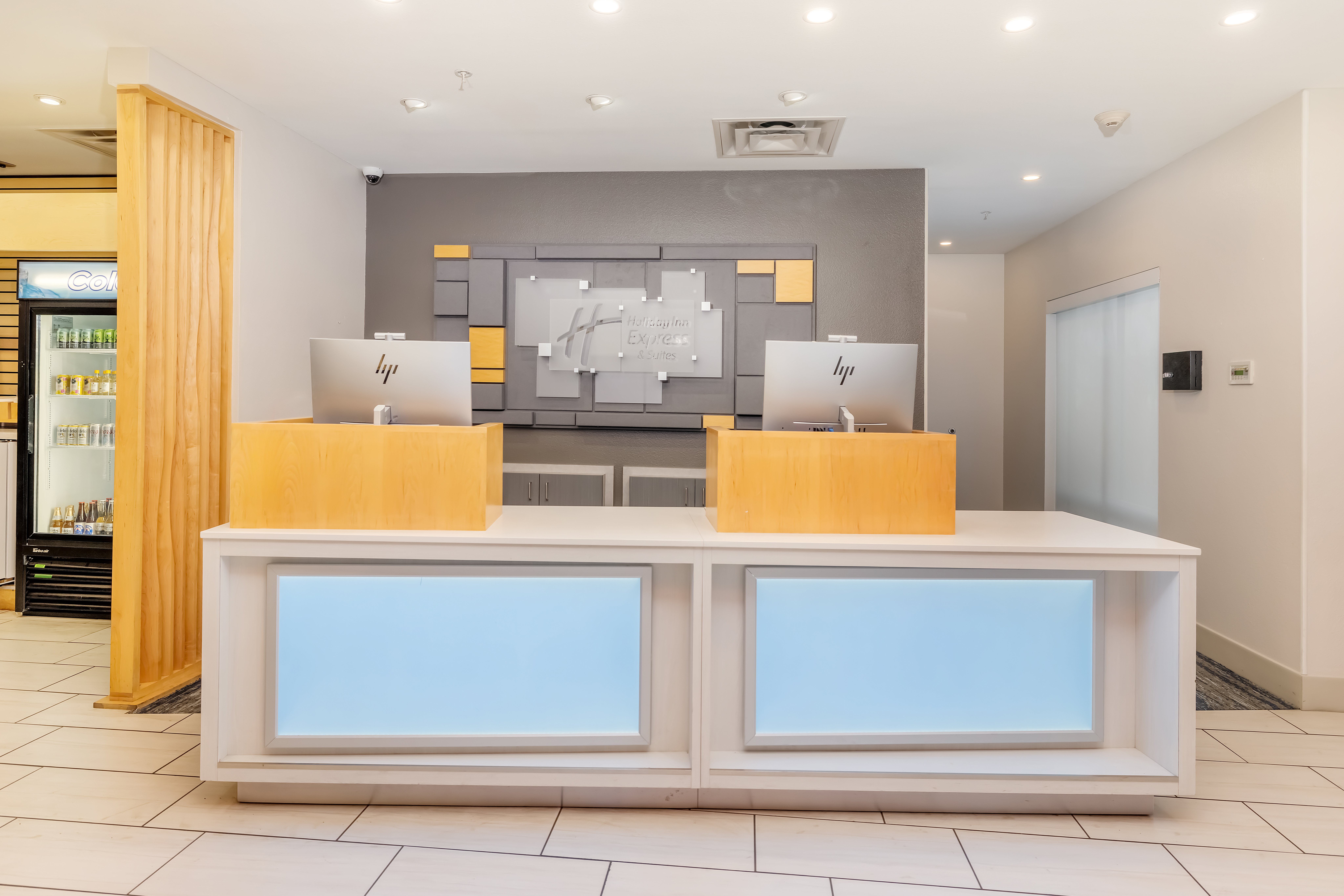 Holiday Inn Express and Suites Medford 3/38