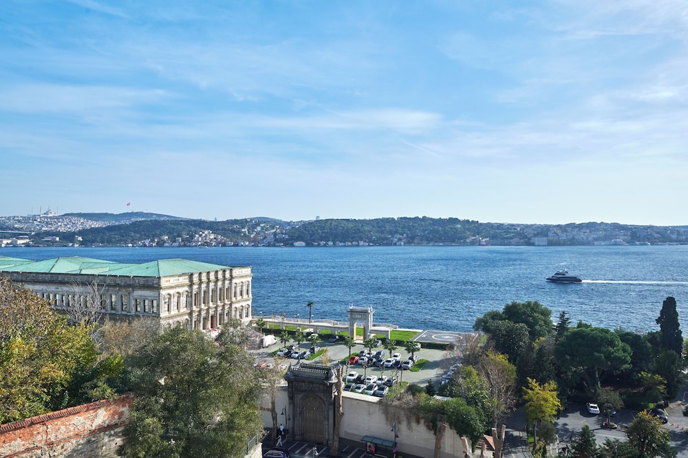 Ciragan Hotel Bosphorus Istanbul 65/68