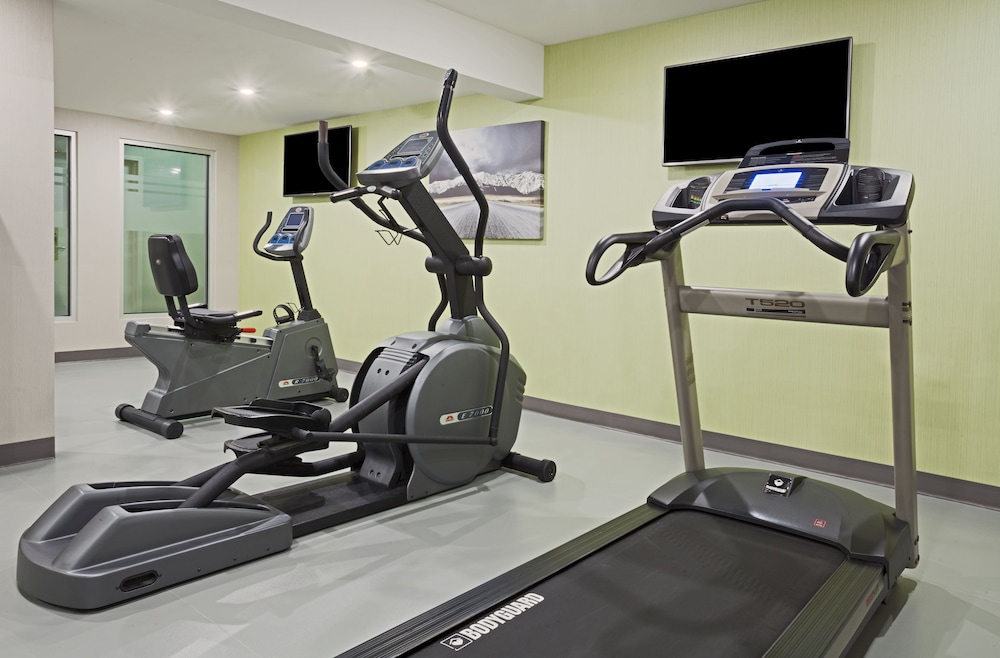 Holiday Inn Express Suites Fredericton 41/76
