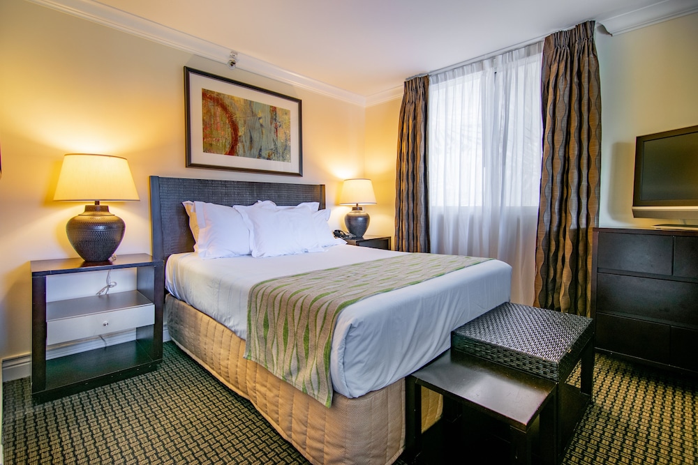 Regency on Beachwalk Waikiki by OUTRIGGER 23/50