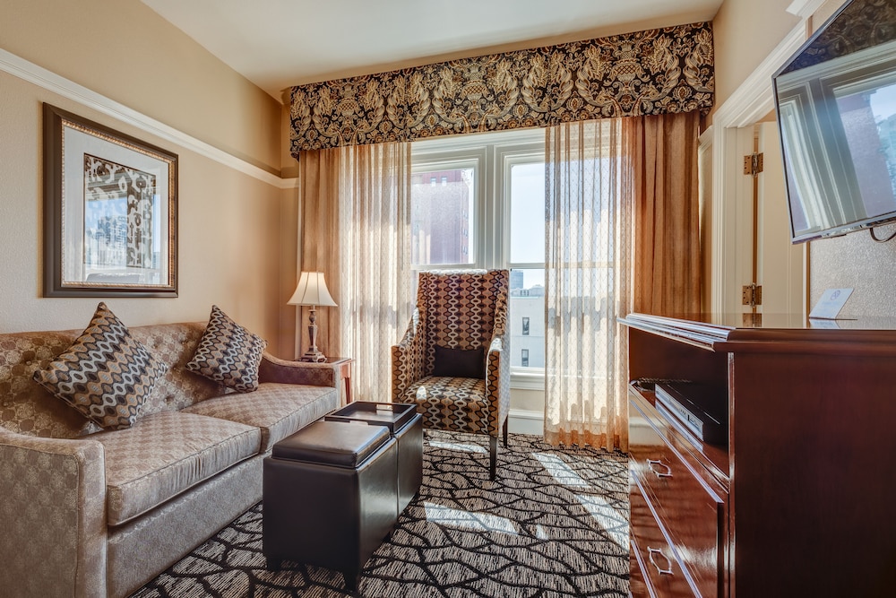 Gaslamp Plaza Suites 54/68