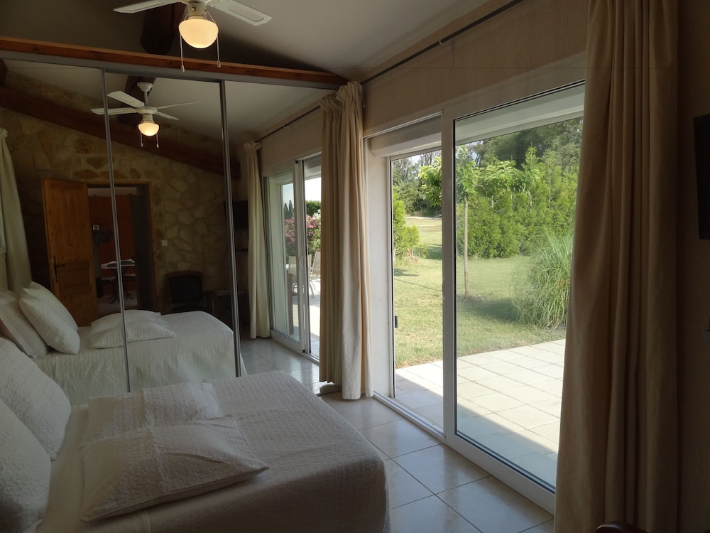 Locations Des Alpilles 12/50