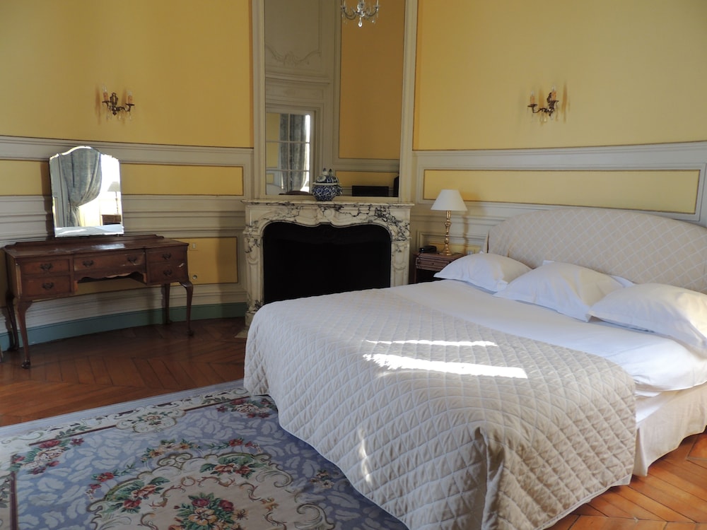 Condo, Suite
