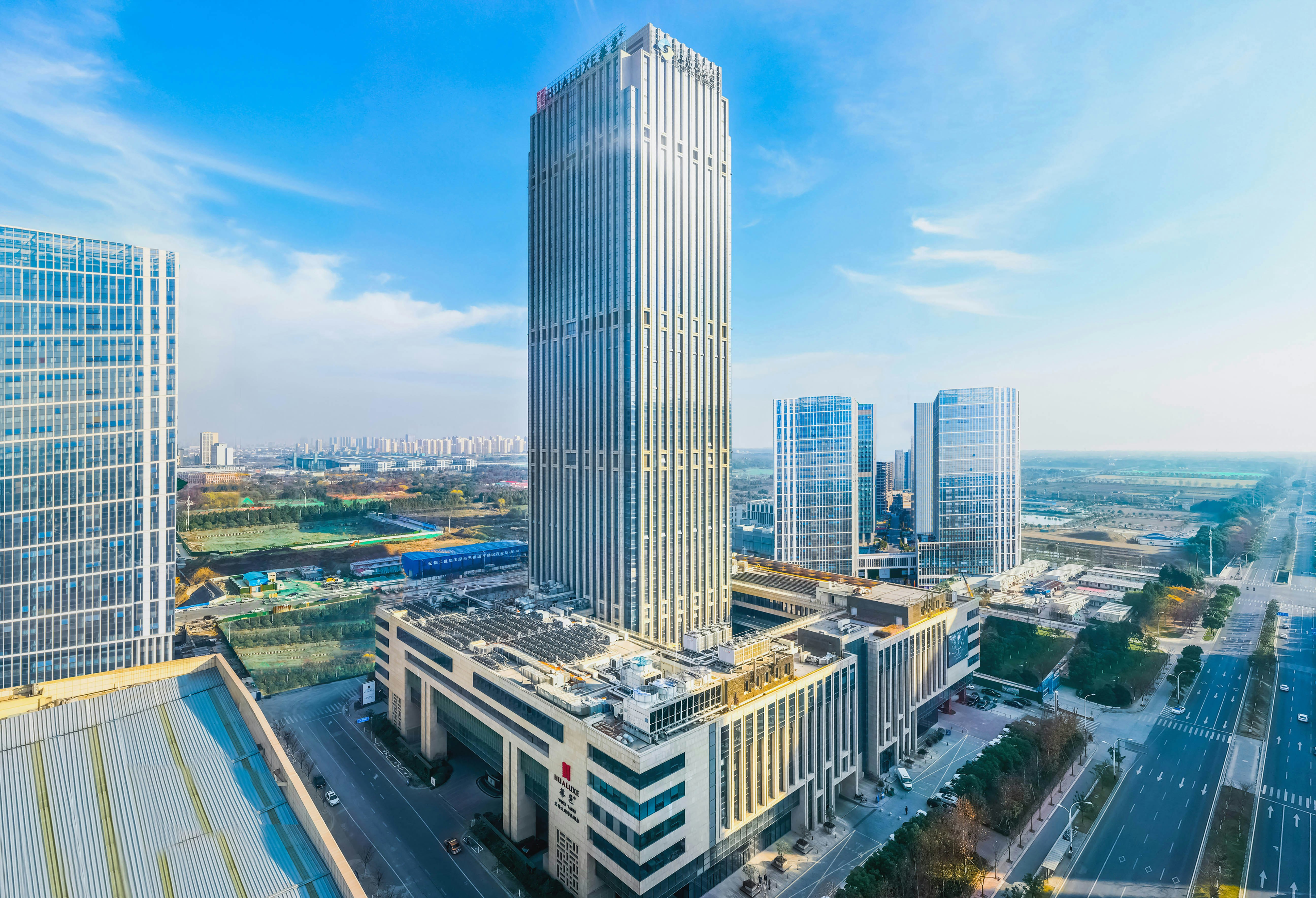 HUALUXE HOTELS AND RESORTS WUXI TAIHU 1/50