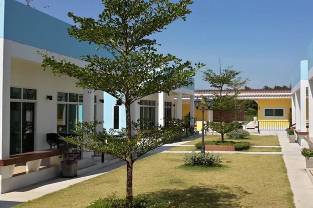 The Cube Resort 2/38