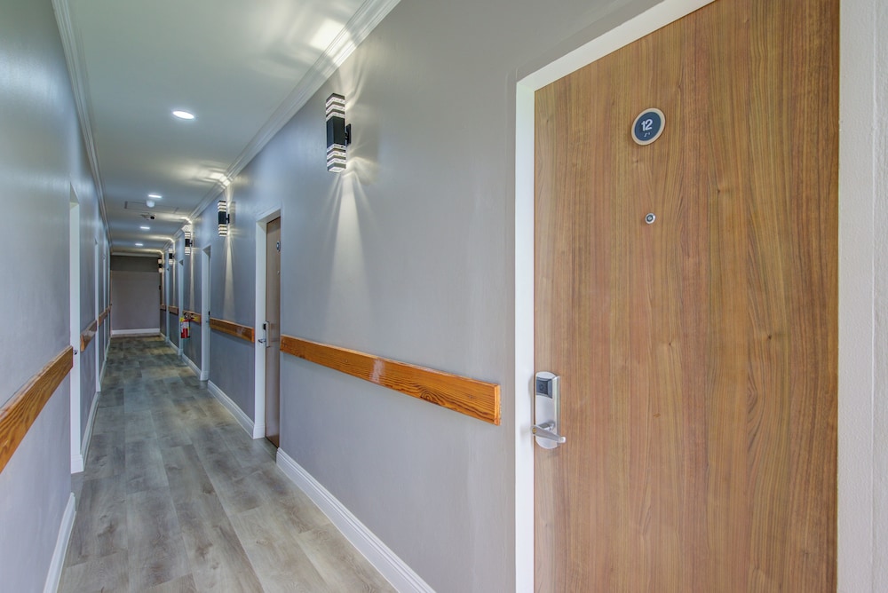 Airport Suites Hotel 34/61