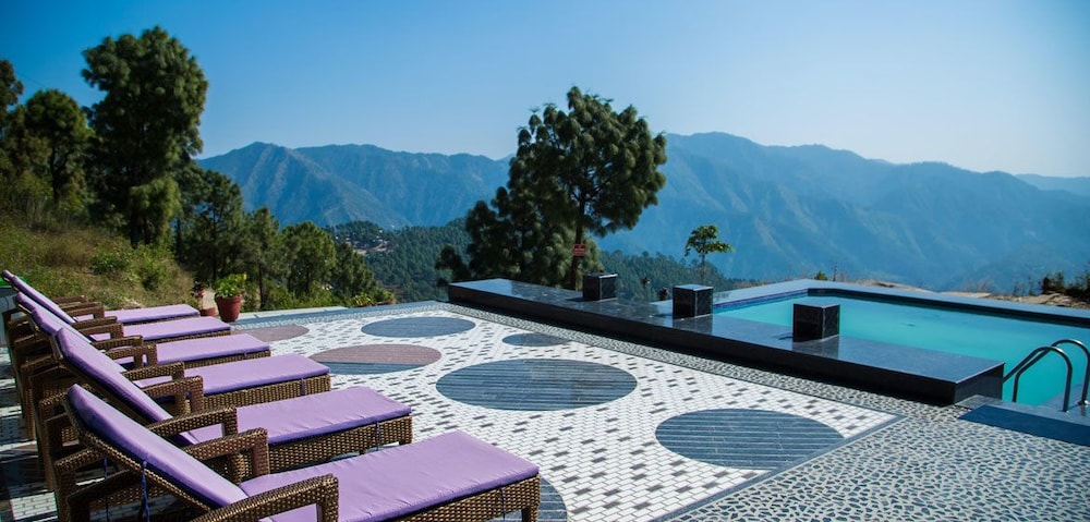 Blue Pine Resort 32/36