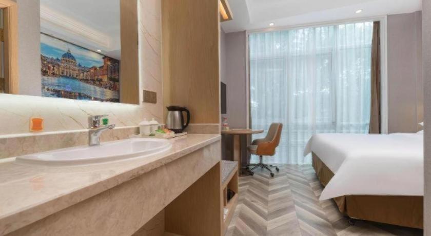 Vienna Hotel (Suzhou Jinji Lake) 49/50