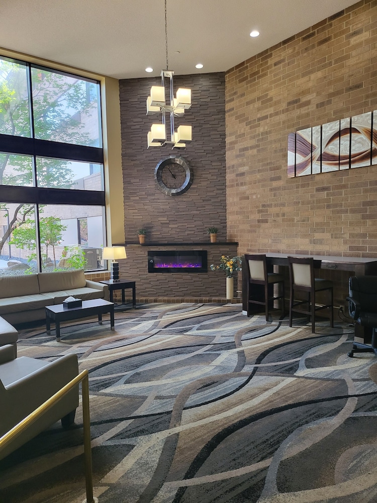 Quality Inn & Suites Mall of America - MSP Airport 24/38