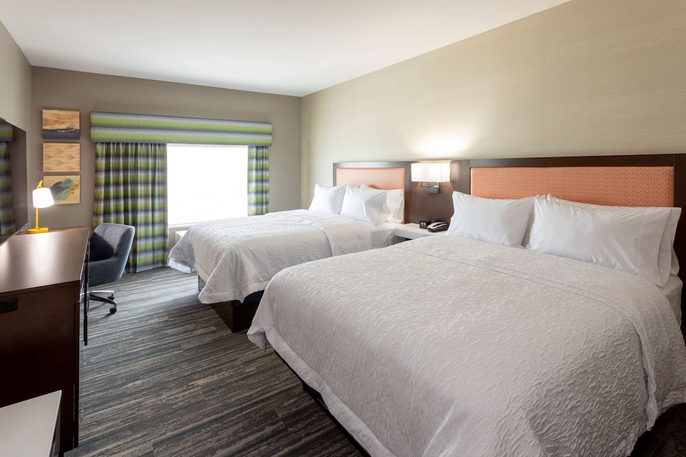 Room, 2 Queen Beds, Water View, Accessible