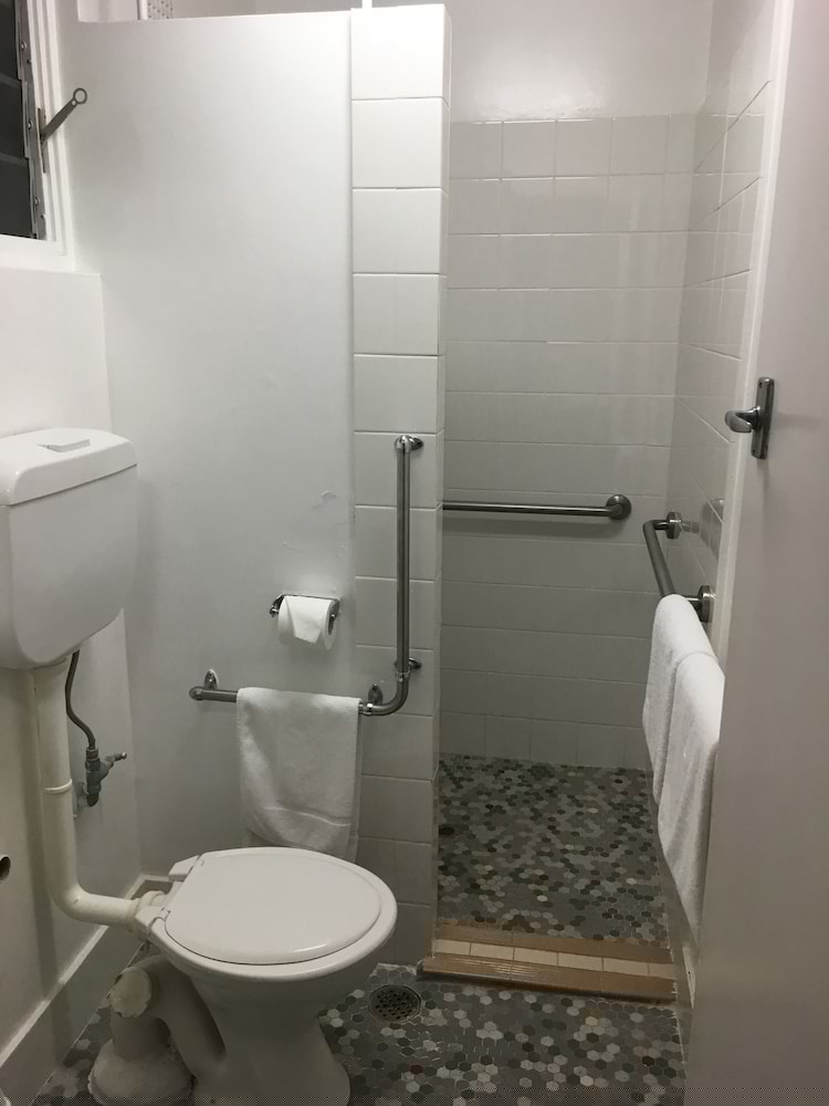 Flinders Motel 65/70