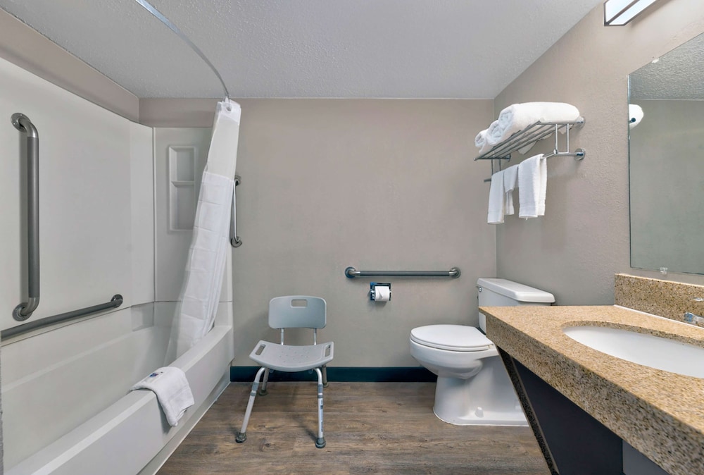 Motel6 Oak Creek, WI 8/53