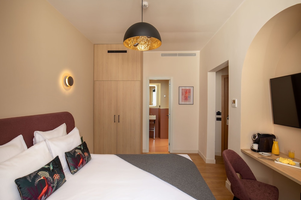 2 BEDROOMS, FAMILY