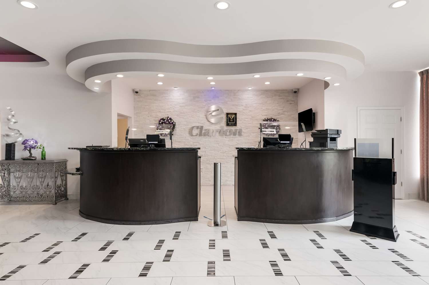 Clarion Inn & Suites Across From Universal Orlando Resort photo4