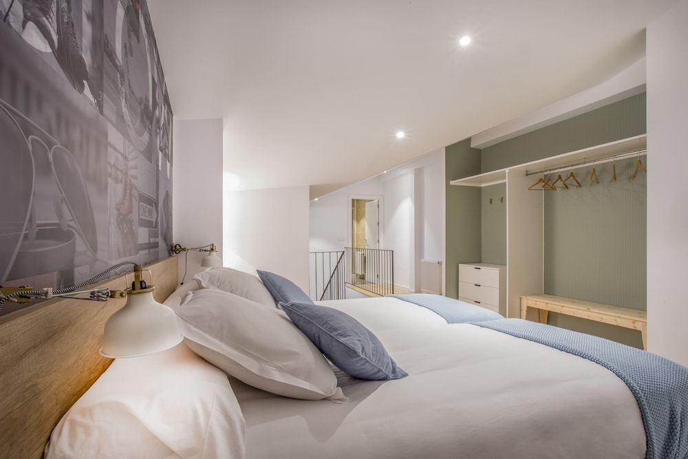 1 BEDROOM, DUPLEX, DELUXE