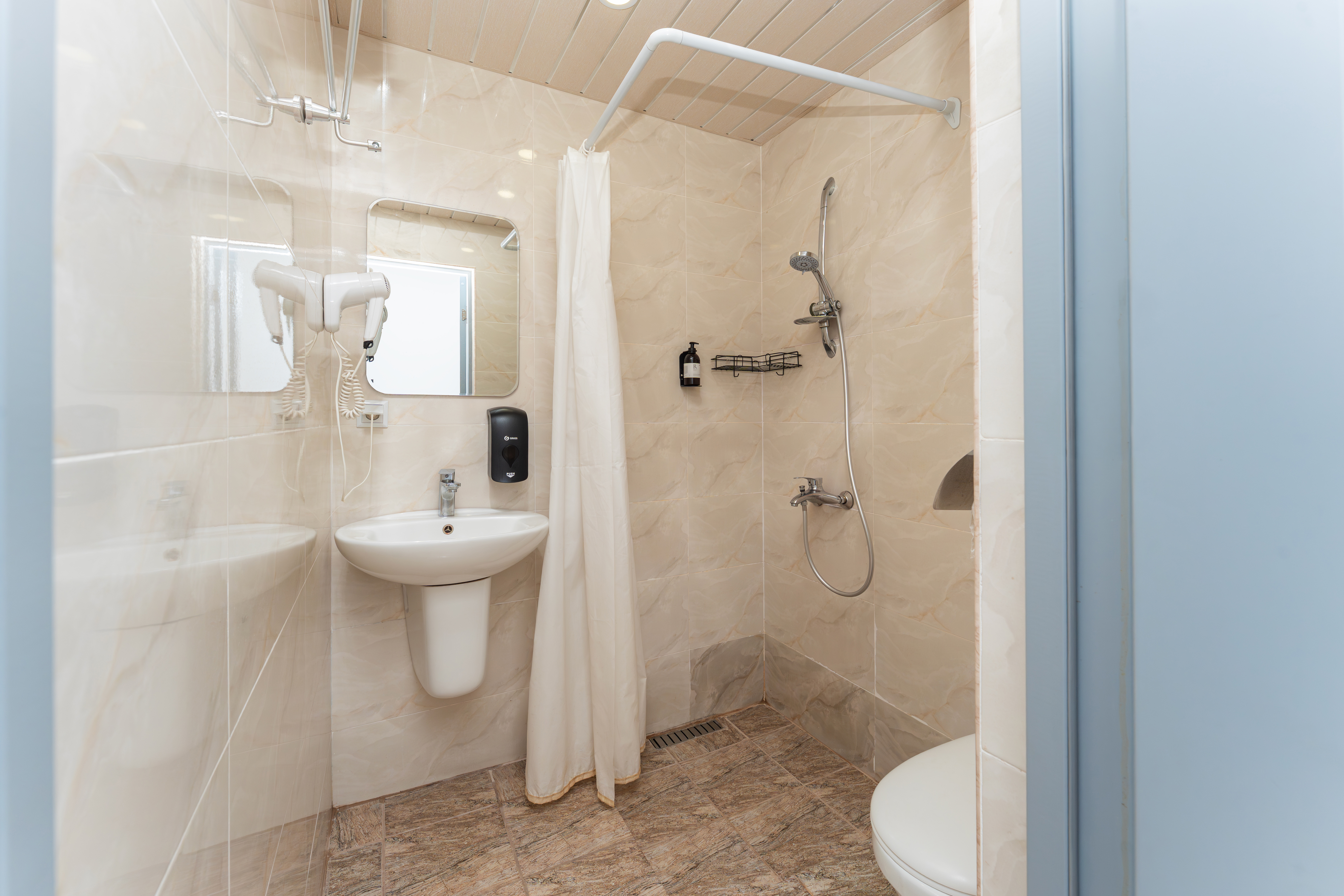 غرفة كلاسيكية رباعية، Alex Hotel 6/7