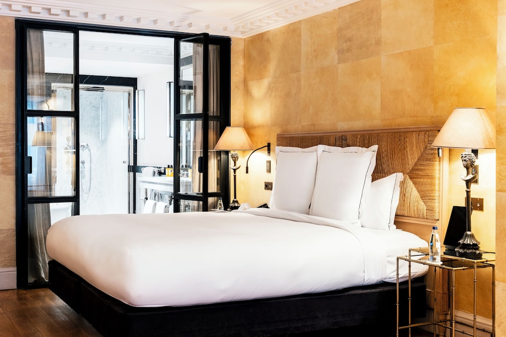 JUNIOR SUITE, KING BED