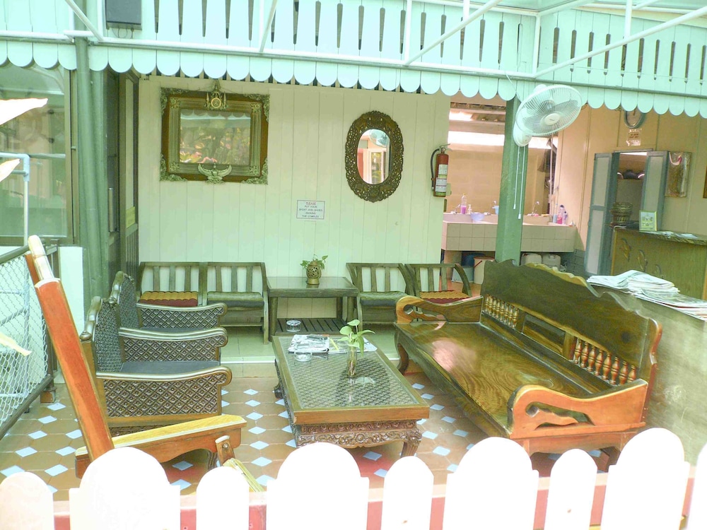 Samsen Sam Place Hotel 46/66