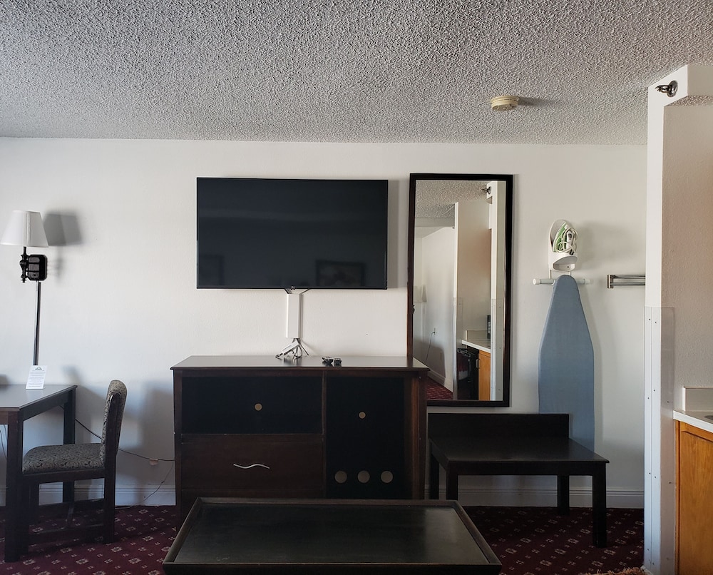 Days Inn by Wyndham Lake Village 28/43
