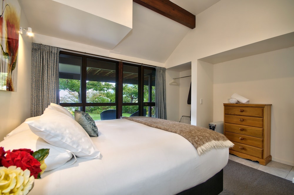 Balmoral Lodge 16/65