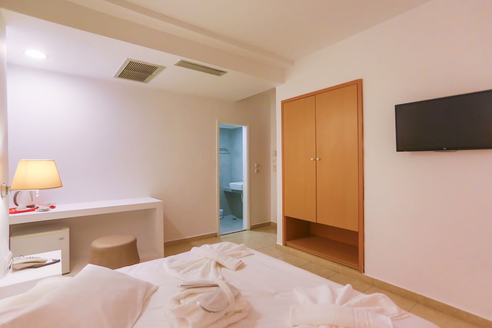 Astron Hotel 16/56