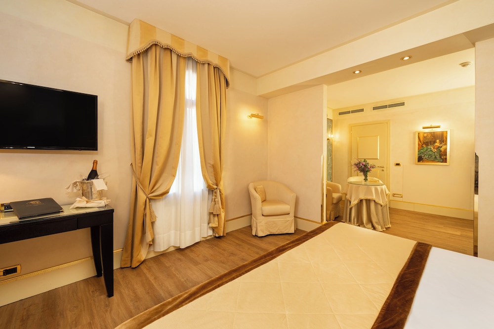 EXECUTIVE, SUITE