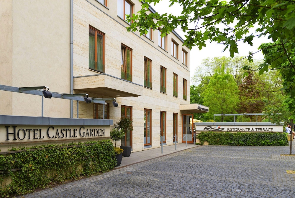 Castle Garden 42/43