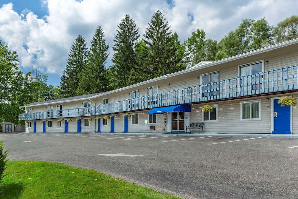 Econo Lodge Lee - Great Barrington 7/65
