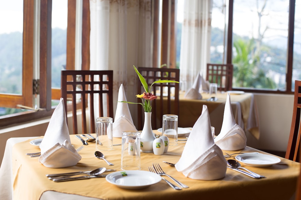 Oak Ray Serene Garden Hotel 52/64