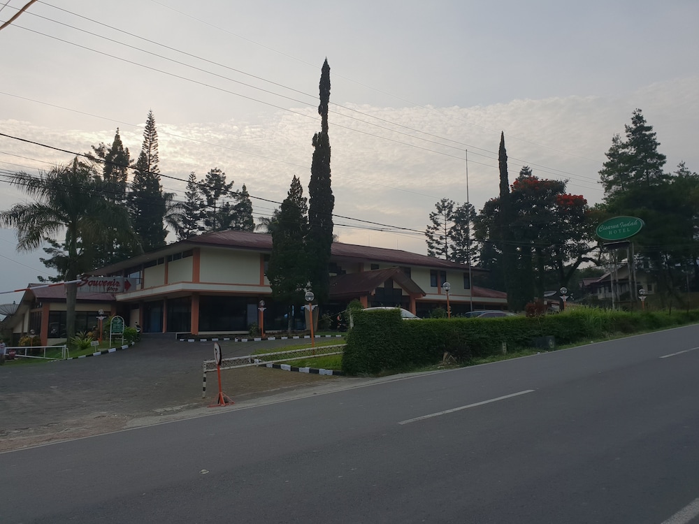 Hotel Cisarua Indah 4/36