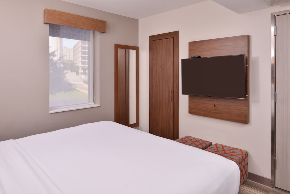 Holiday Inn Express New Orleans St Charles 11/43