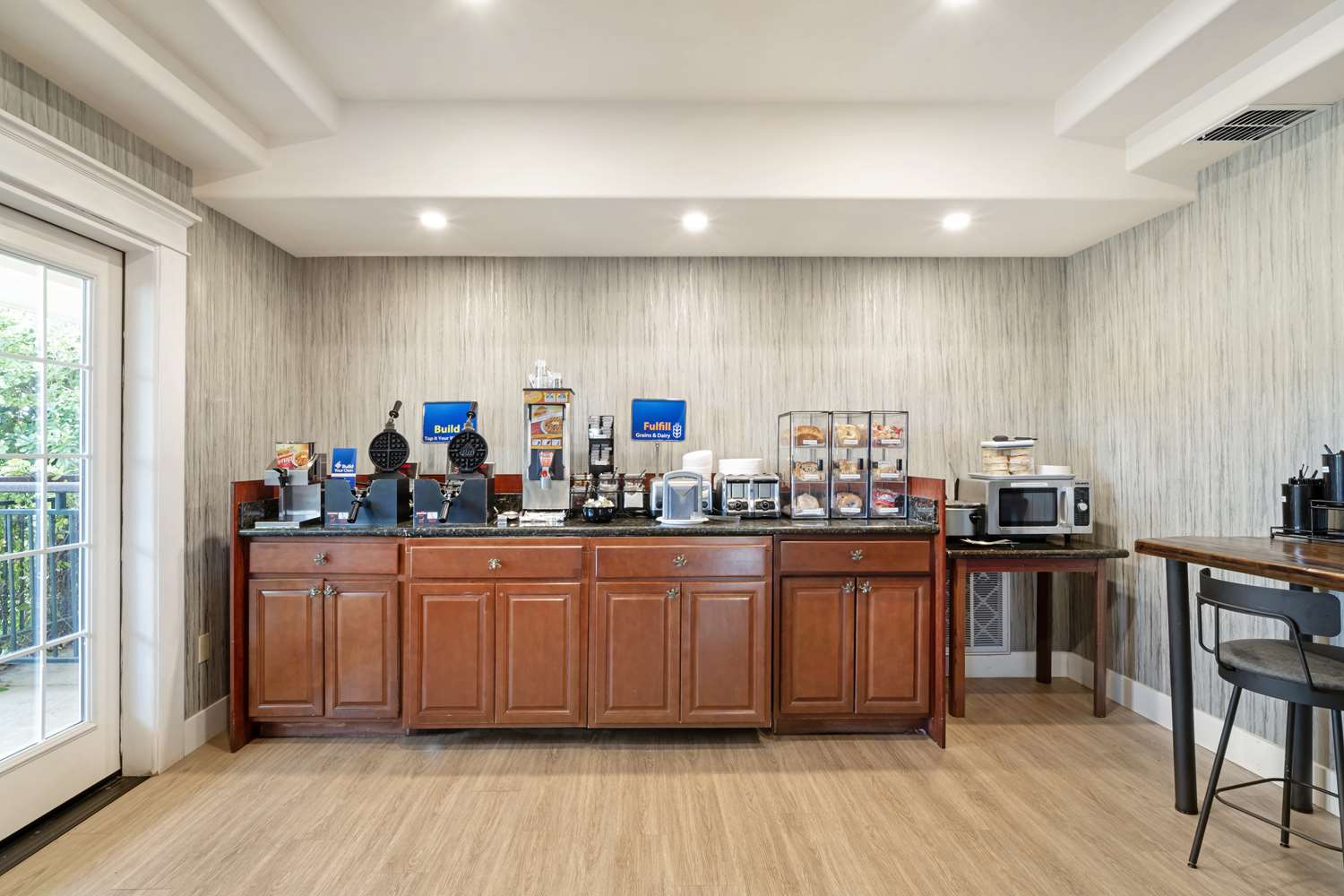 Best Western Cedar Inn & Suites 31/36