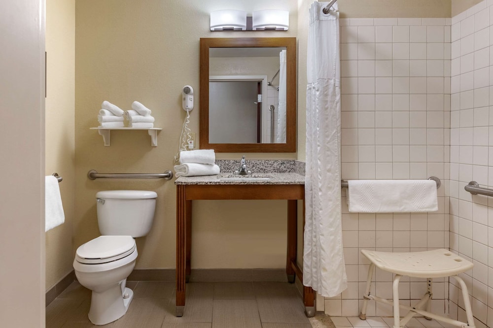 Comfort Inn Warren - Detroit North 6/28