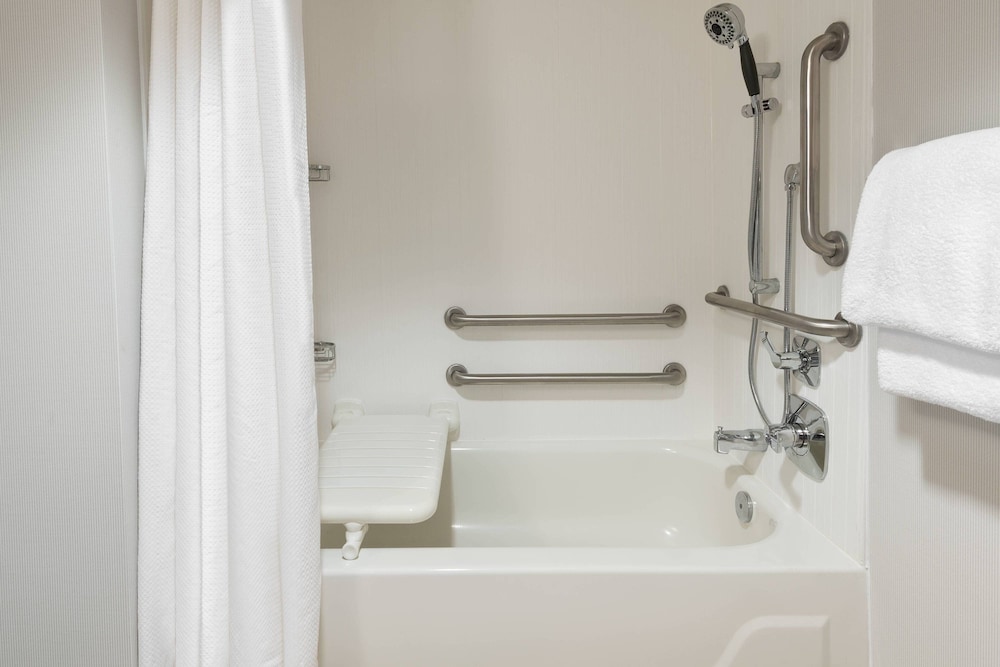 Courtyard By Marriott Asheville 12/39