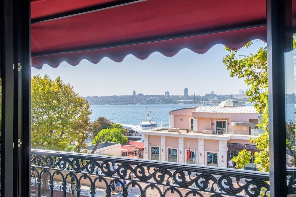 216 Bosphorus Suite 5/50
