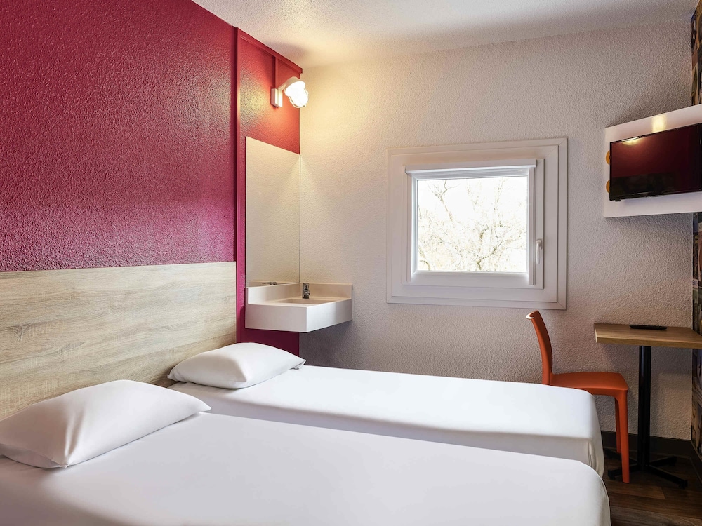 Tande, Twin Beds