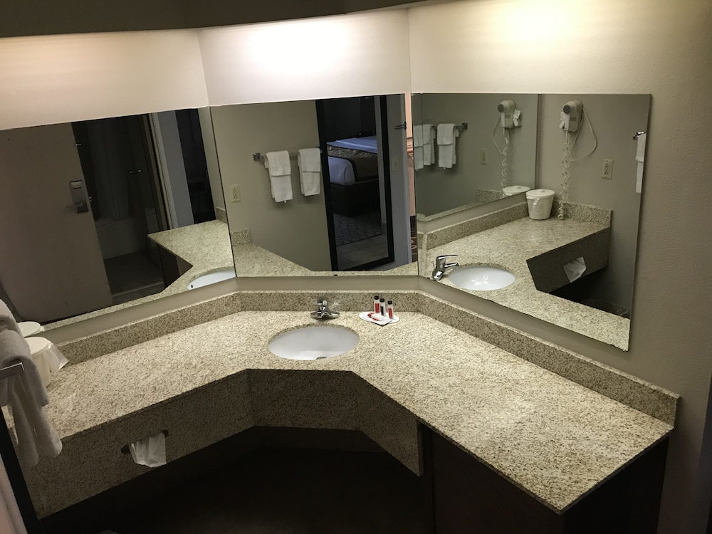 Baymont By Wyndham Grand Rapids Southeast 17/38