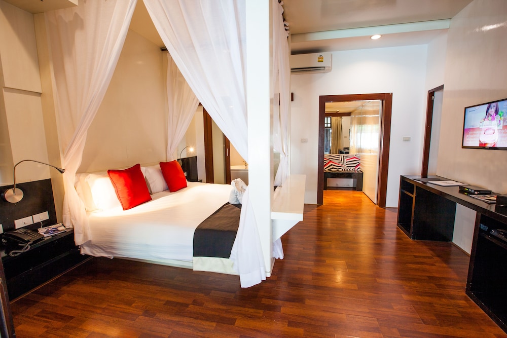 1 BEDROOM, VILLA, WITH POOL