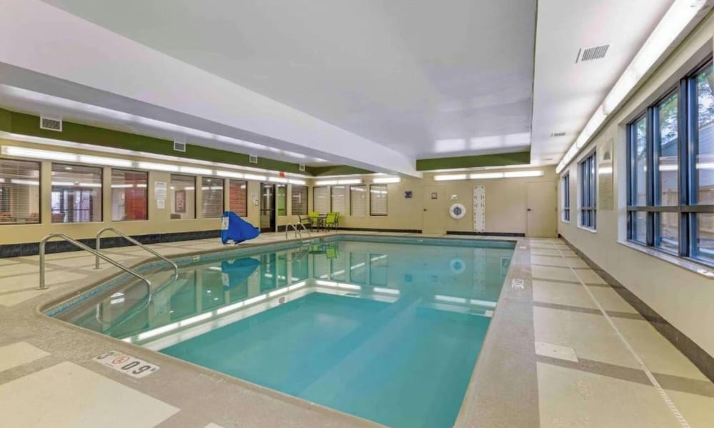 Studio 6 Extended Stay Findlay Tiffin Avenue OH 26/50