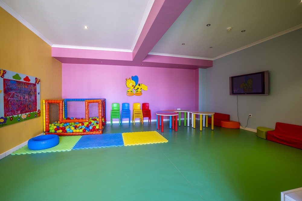 Azka Hotel 70/78