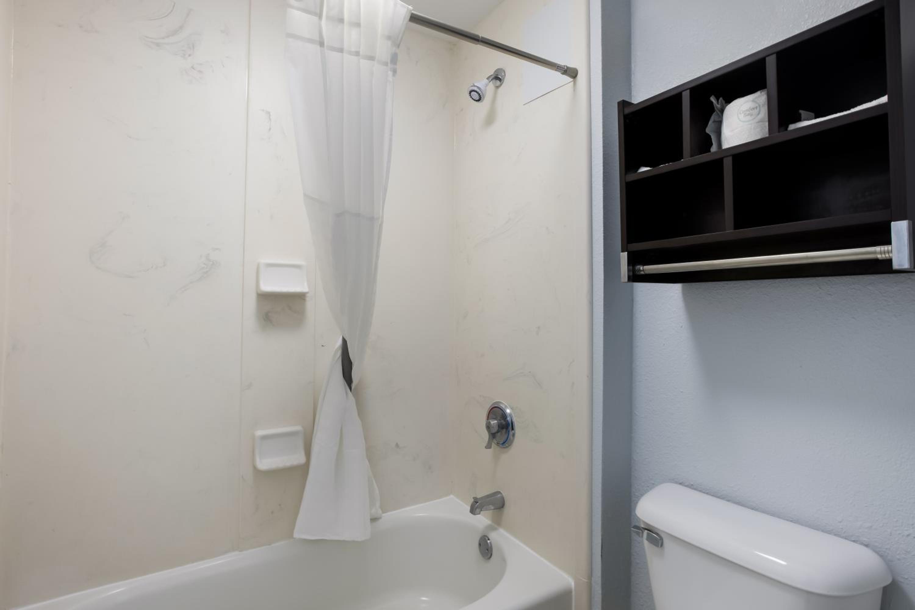 King Bed, Suburban Studios Hinesville - Fort Stewart Area 2/6