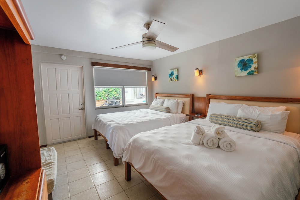 Room, 2 Queen Beds, Ocean View, Pool Deck
