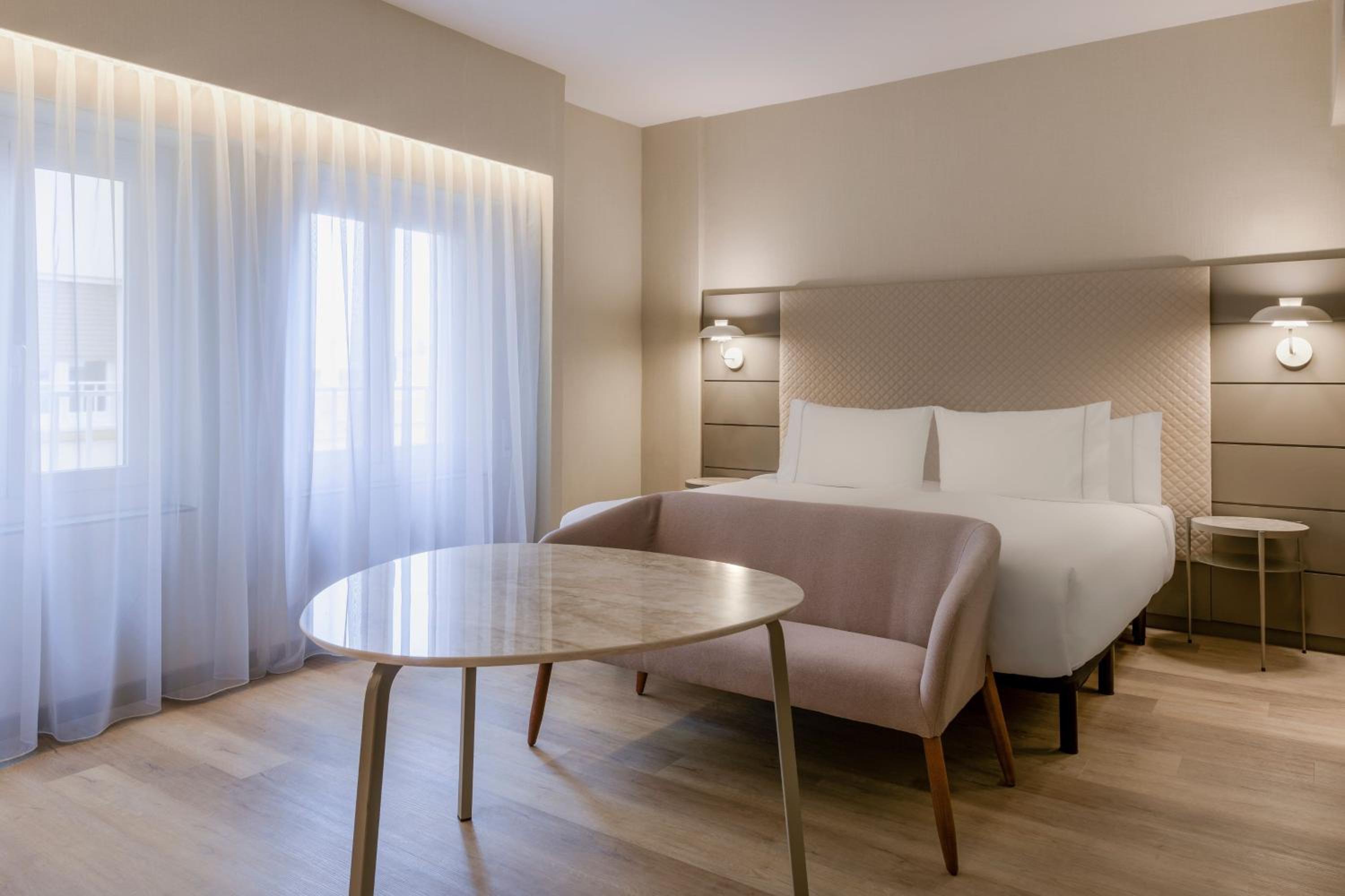Guest Room, Superior, King Bed
