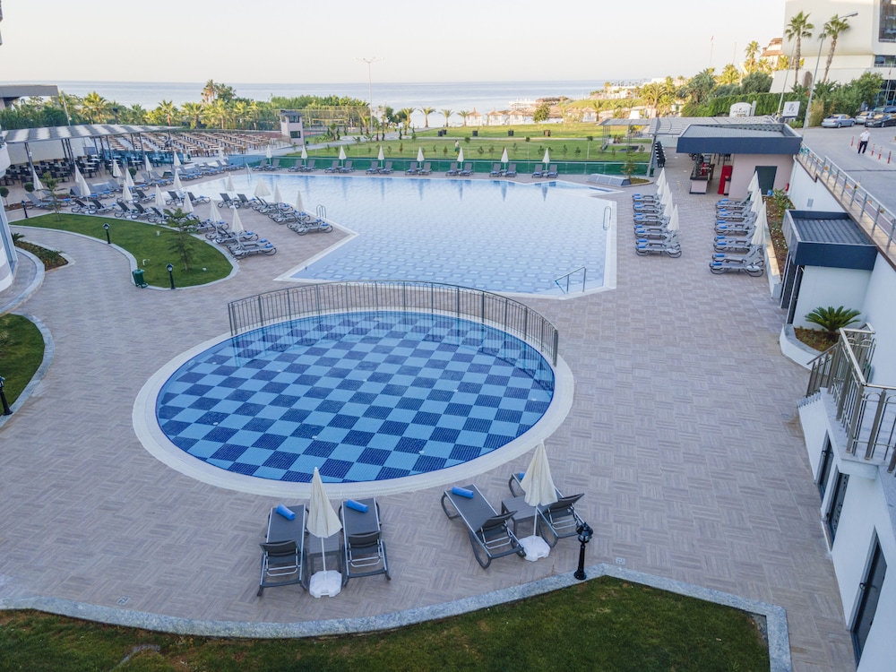 Lonicera Premium Hotel 39/42