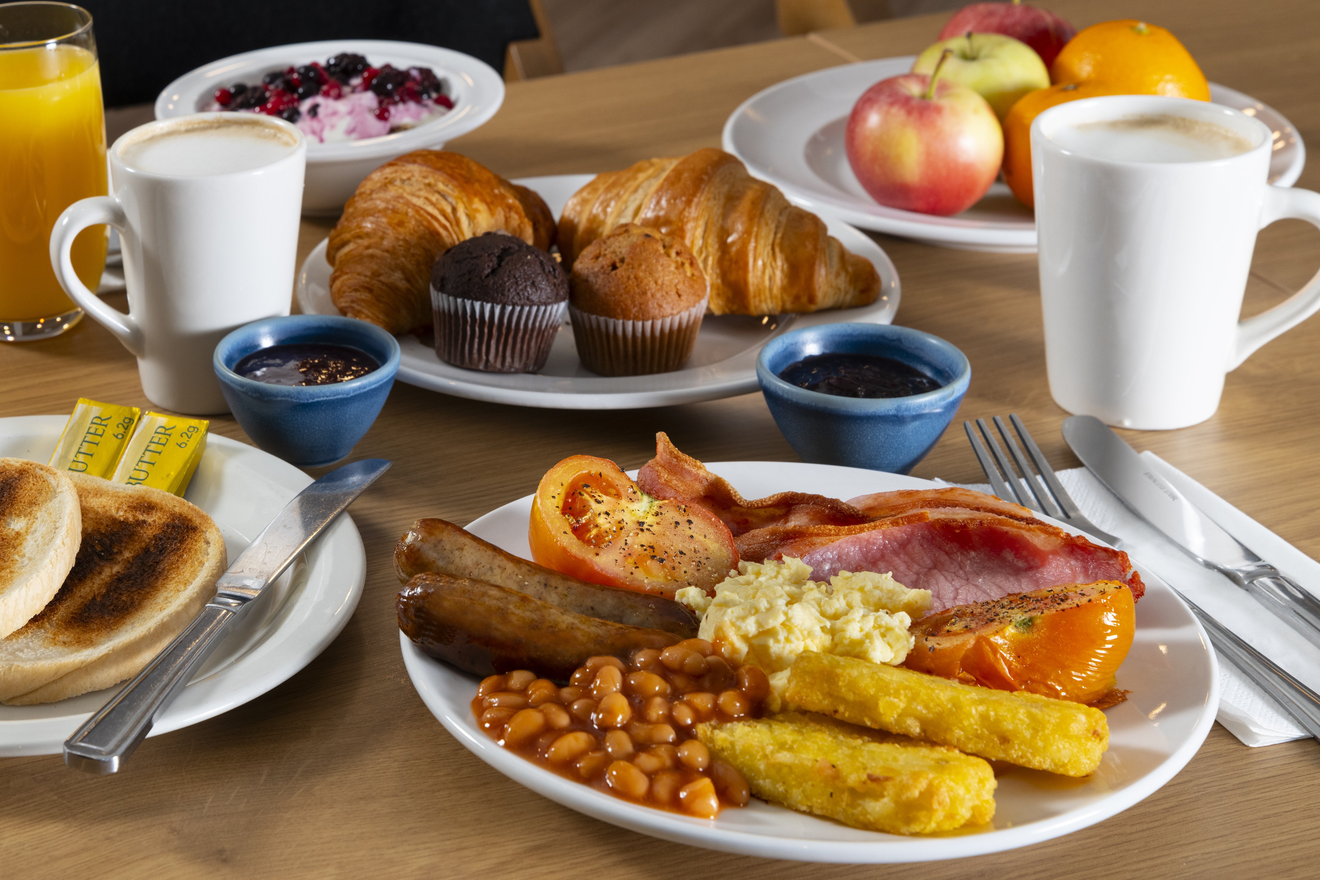HOLIDAY INN EXPRESS SWANSEA EAST — 9