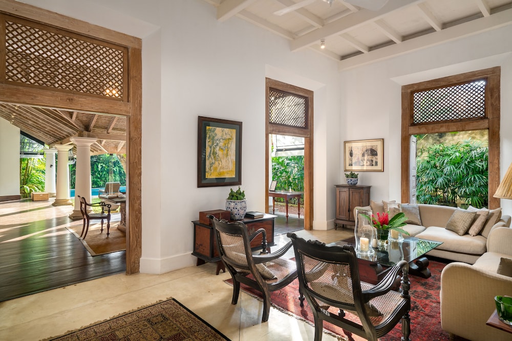 Taru Villas Rampart Street 25/50