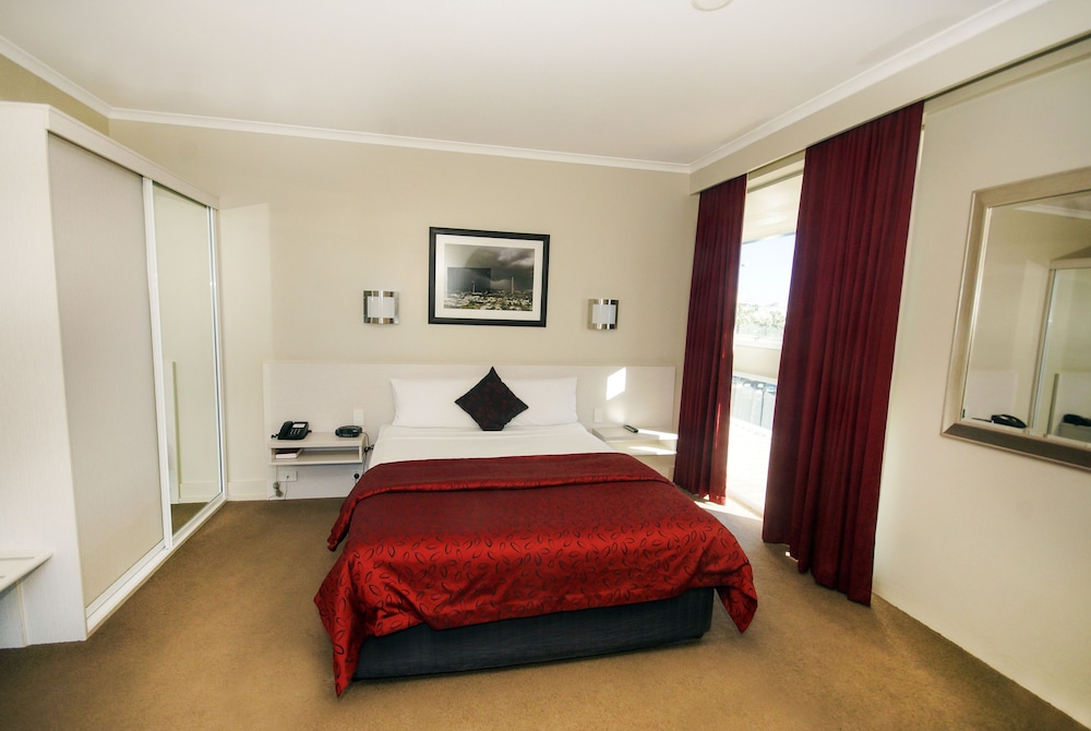 Island, Deluxe, Queen Bed