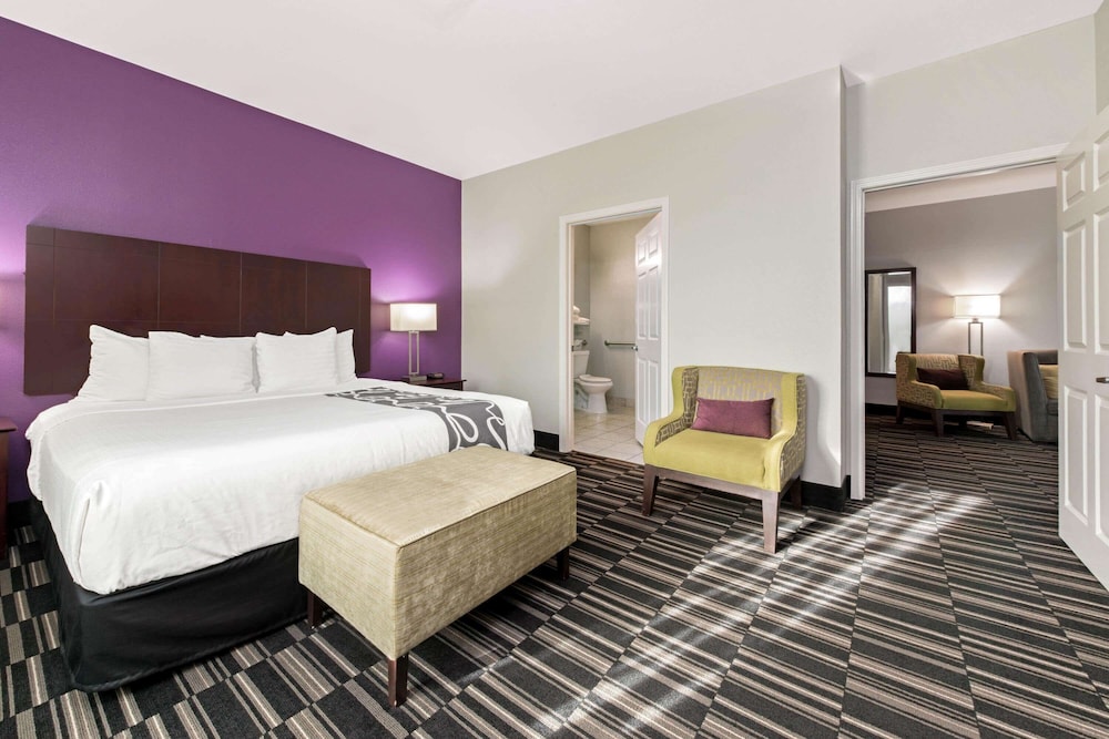 La Quinta Inn & Suites by Wyndham Bridge City 16/44
